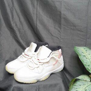 Jordan 11 retro platinum tint